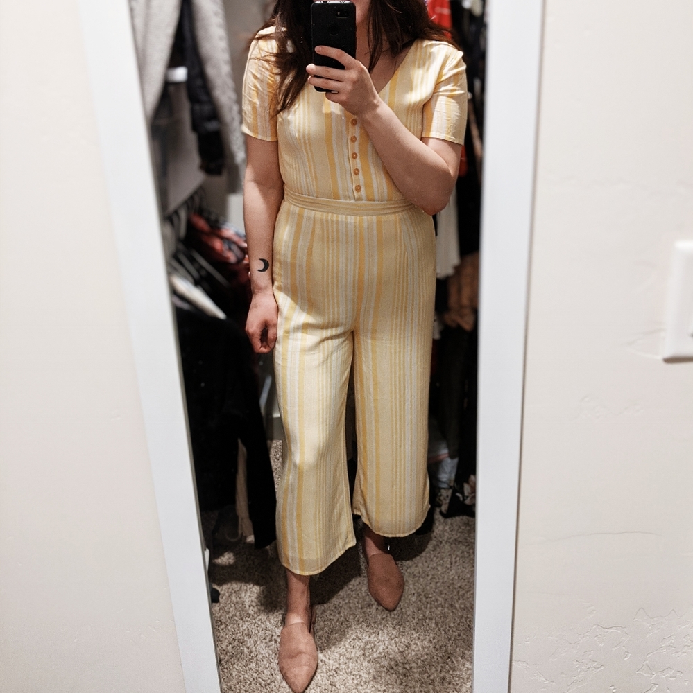 Breezy Yellow Striped Cropped Jumps…
